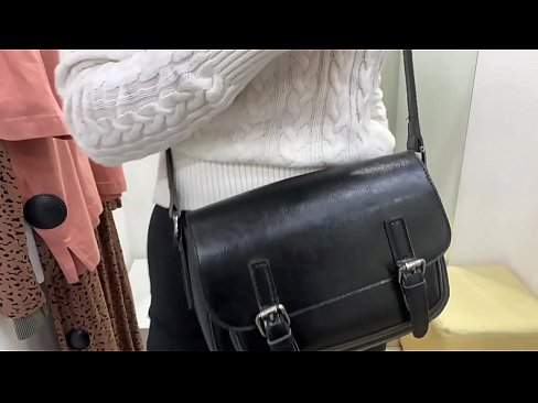 ❤️ Vieša jaunos kalės FeralBerry masturbacija su dildo aprangos kambaryje Gražus porno prie mūsų ﹏